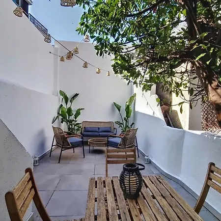 Spacious Terrace Flat Near Graca And Alfama Lisboa