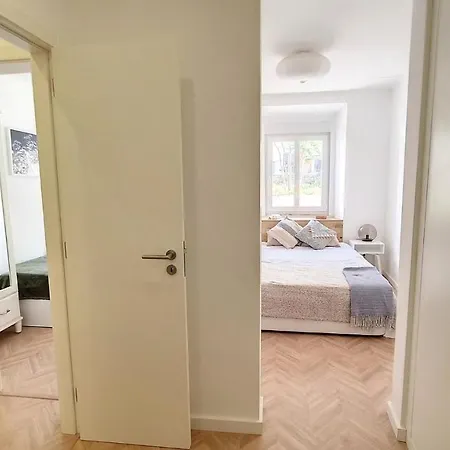 Spacious Terrace Flat Near Graca And Alfama *