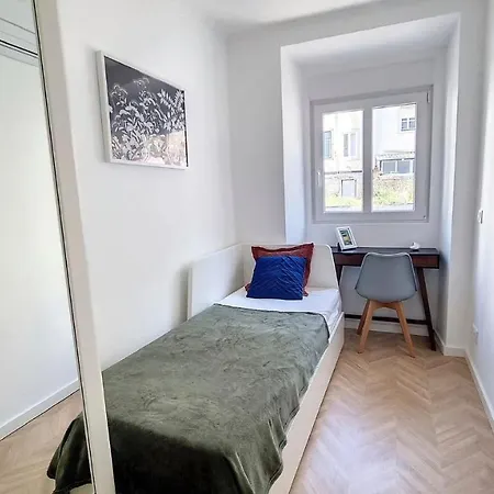 Spacious Terrace Flat Near Graca And Alfama * リスボン