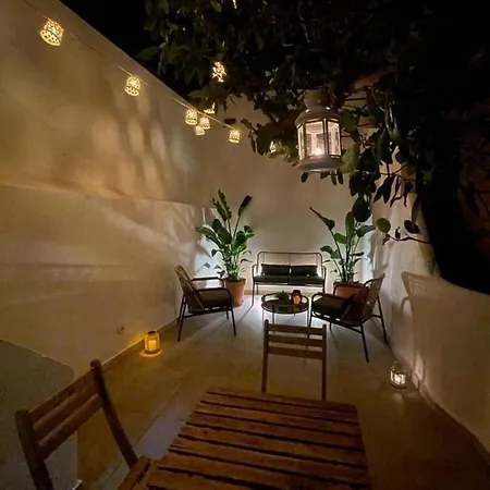 Spacious Terrace Flat Near Graca And Alfama リスボン
