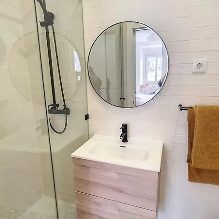 Spacious Terrace Flat Near Graca And Alfama アパート リスボン